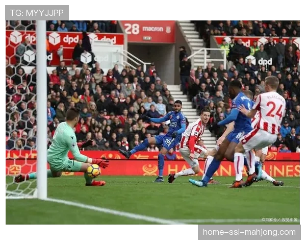 现场花絮:柏林联合对阵科隆,球迷暂停抗议活动,全场掌声致意患病小球迷